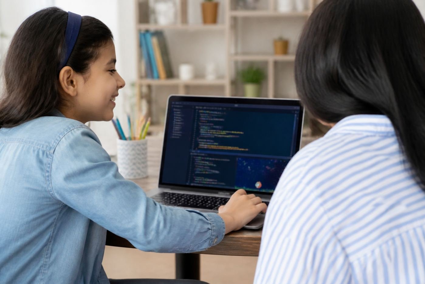 Jeune en apprentissage informatique